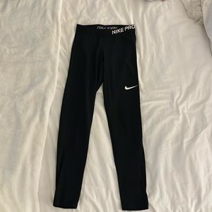 Nike Pro Women’s Mid Rise Leggings